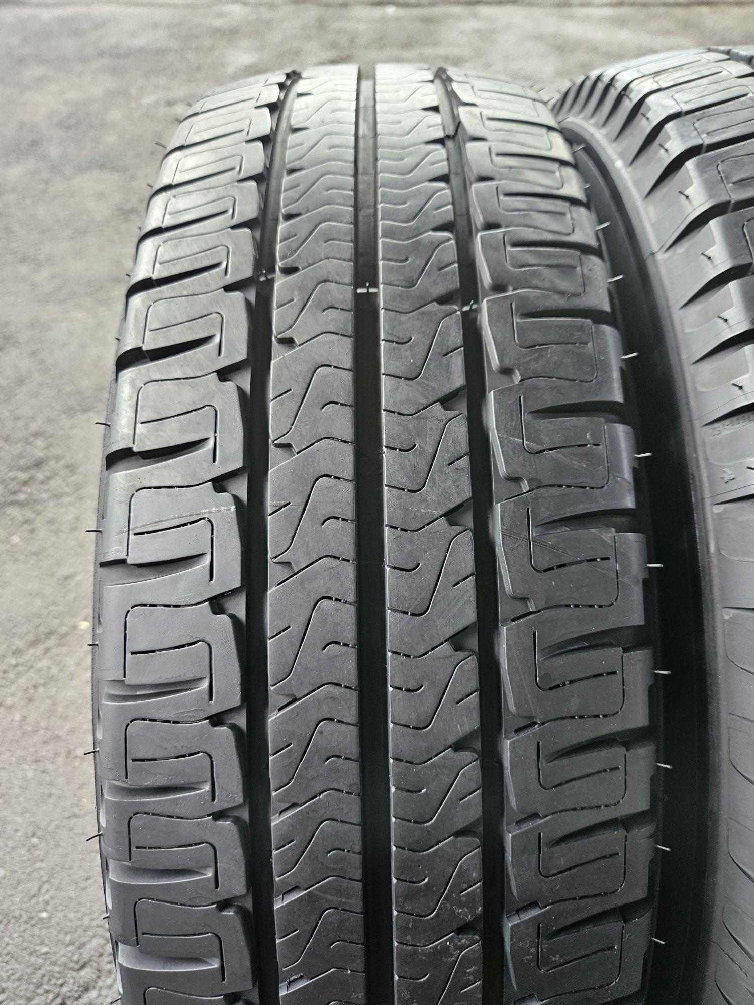 Kpl Opon Letnich Michelin Agilis Camping 225.75.16 CP 116Q Rok 2020