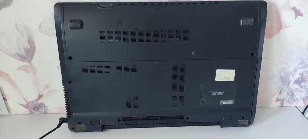 Ноутбук ASUS X75v