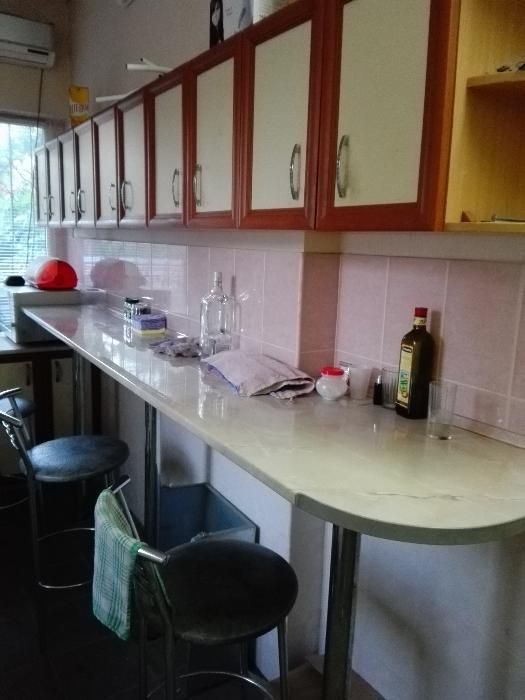 Барная стойка с хромироваными ножками