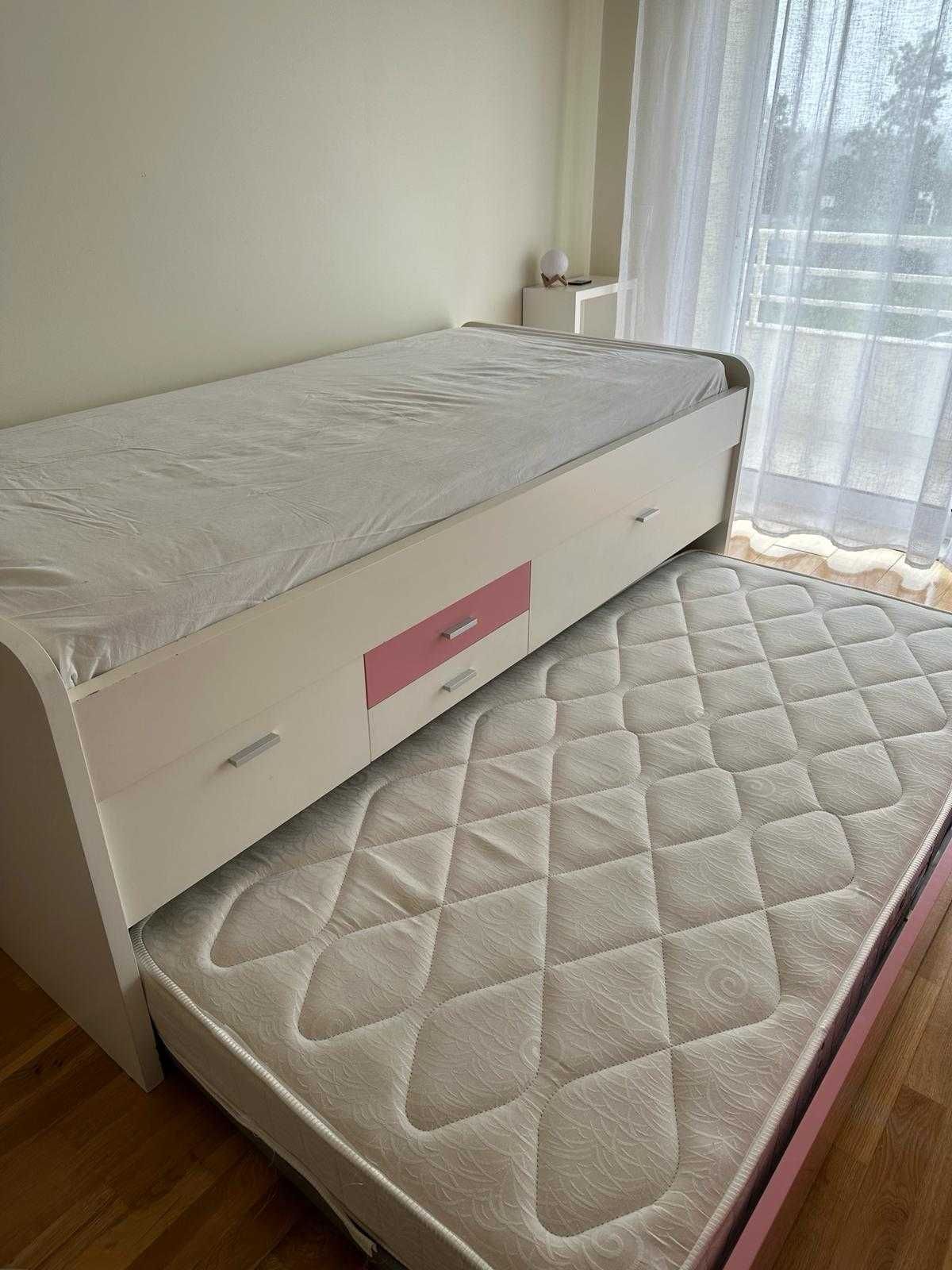 Cama individual dupla com gavetas