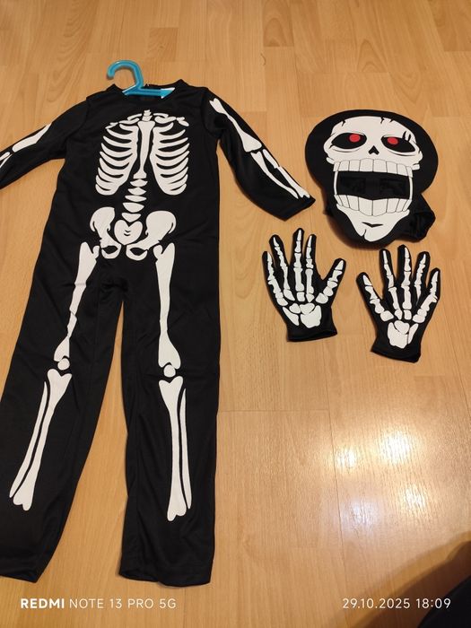 Nowy strój kościotrupa dla dziecka