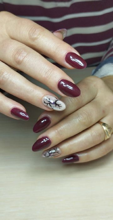 Манікюр, нарощення нігтів, покриття гель-лаком, укріплення.