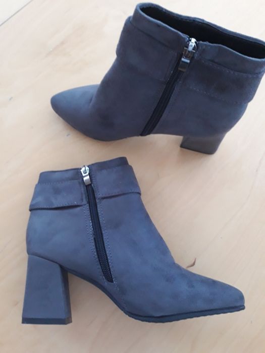 Botas novas cinza