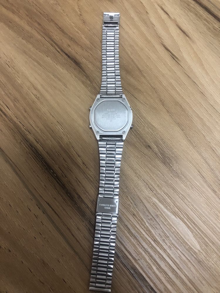 Годинник Casio B640W