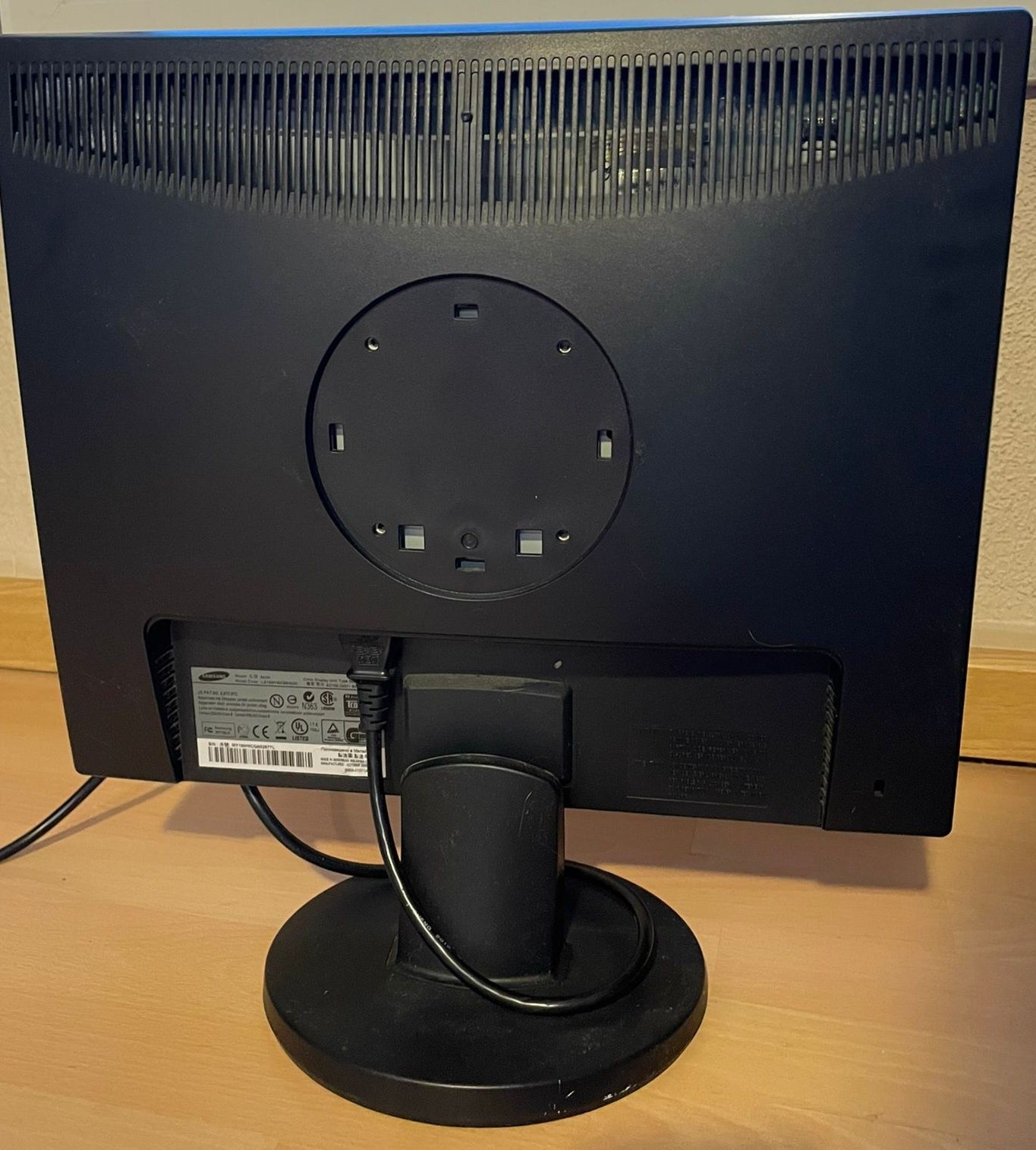 Monitor Sansung syncmaster 943NW