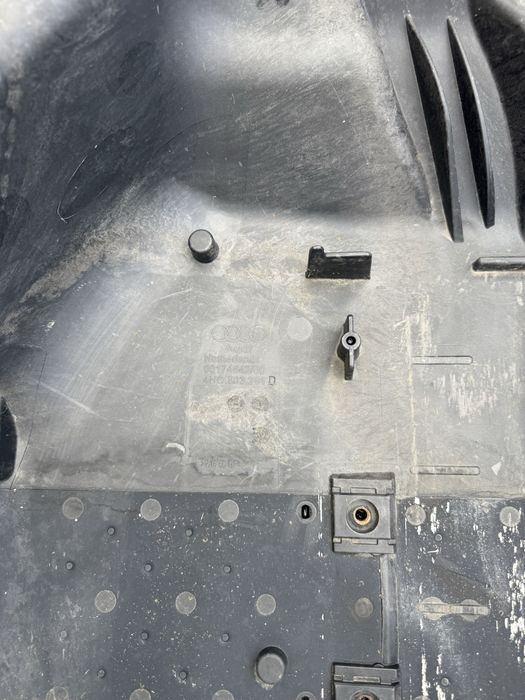 Wanna, wneka kola zapasowego Audi A8 D4