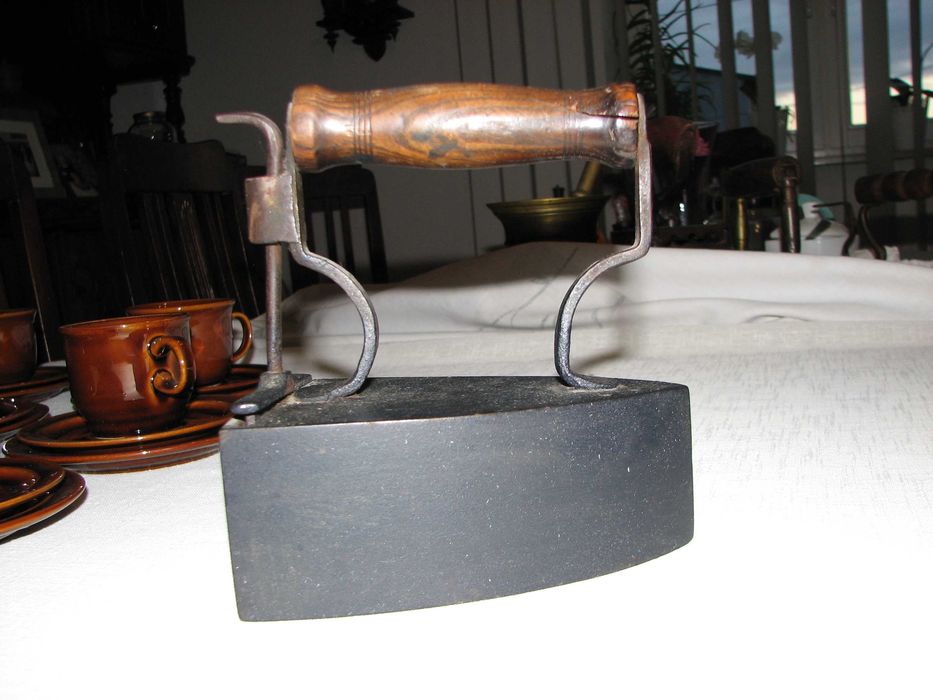 żeliwne żelazko na węgiel, przedwojenne