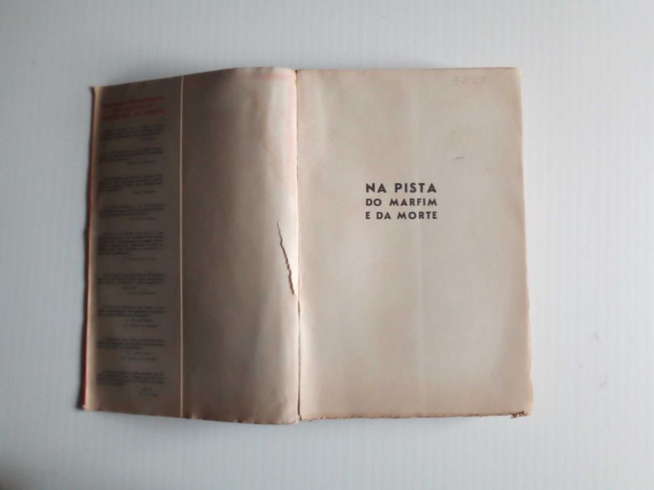 Livro "Na pista do marfim e da morte", de Ferreira da Costa