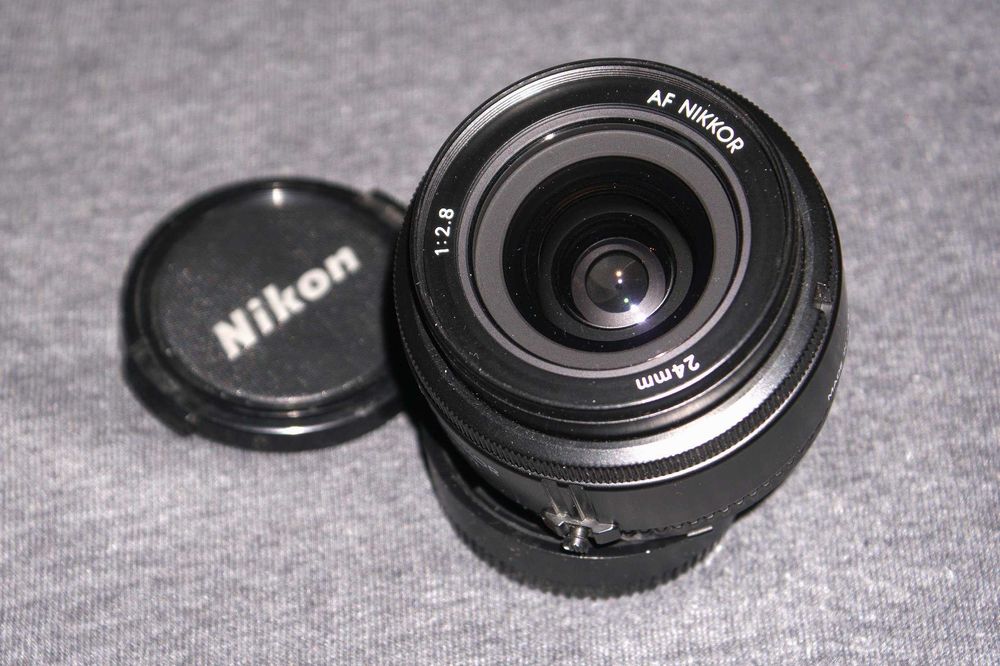 Nikon AF 24mm f/2.8