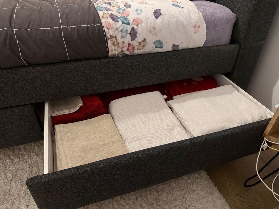 Cama e colchão como novos