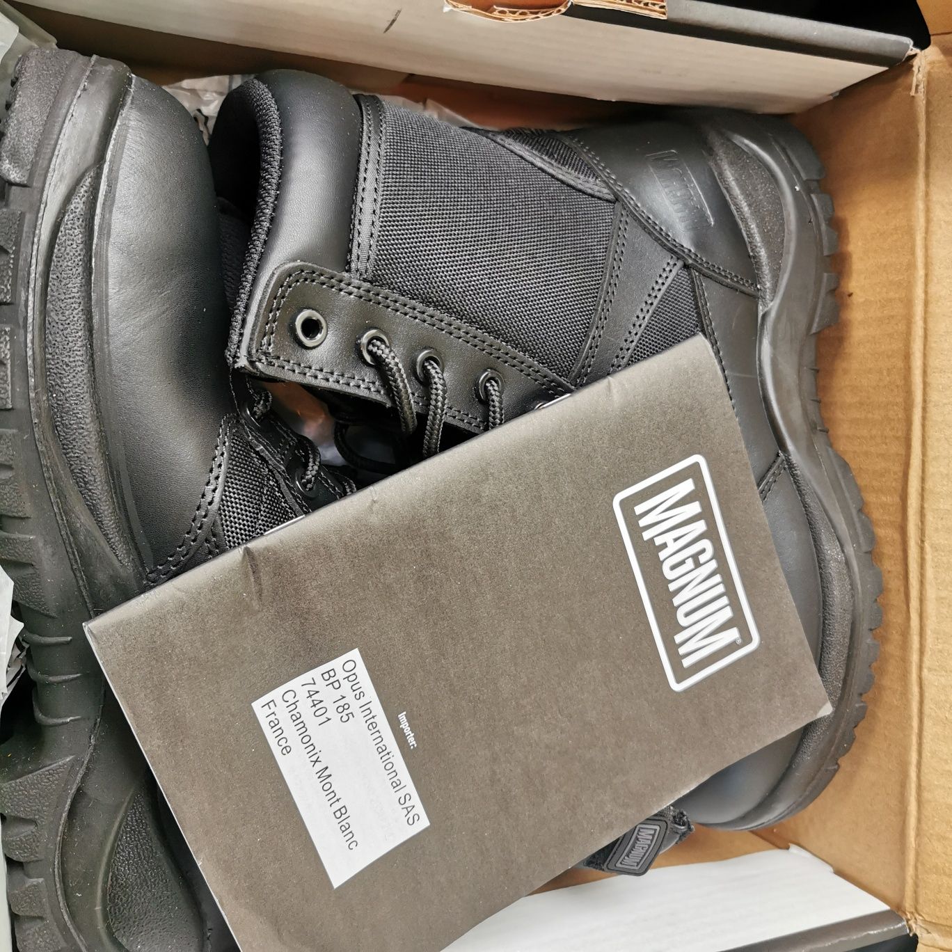 Bota Magnum com fecho lateral