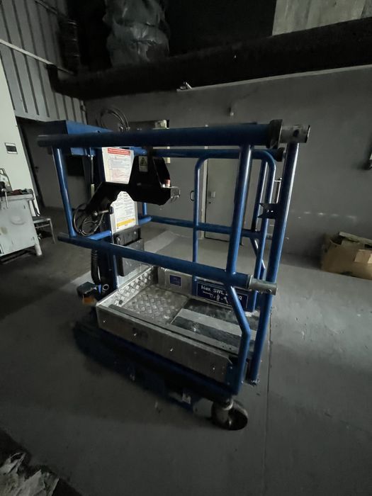 Podest podnosnik platforma samojezdna