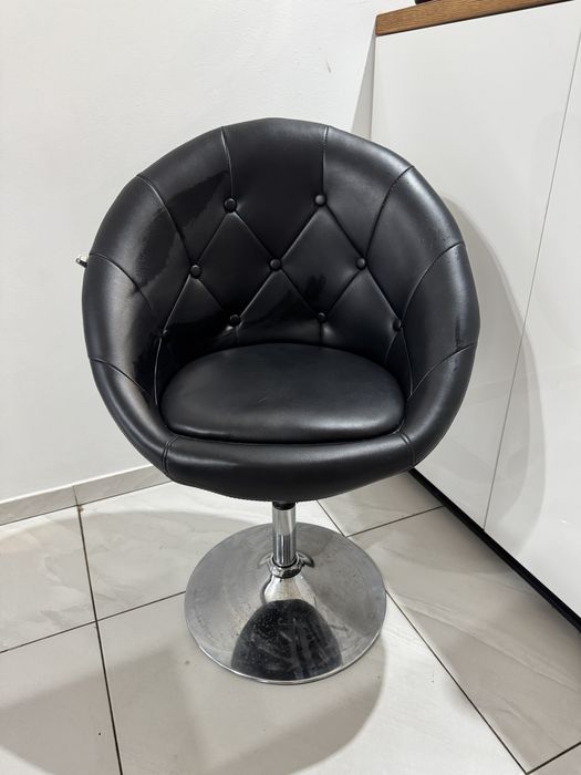 Fotel fryzjerski z regulacja