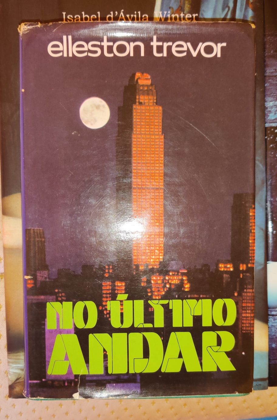 Livro No Último Andar, de Elleston Trevor
Livro antigo, com a capa de