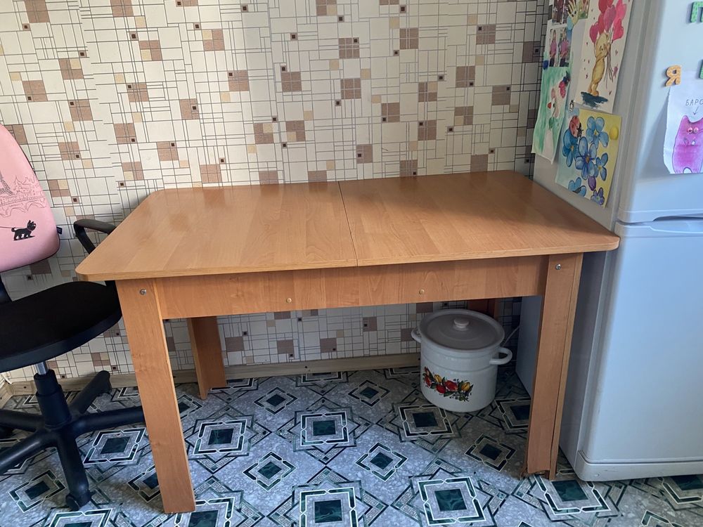 Кухонный стол,стіл,стілець,стуло,стільниця,письмовий,дитячий,парта