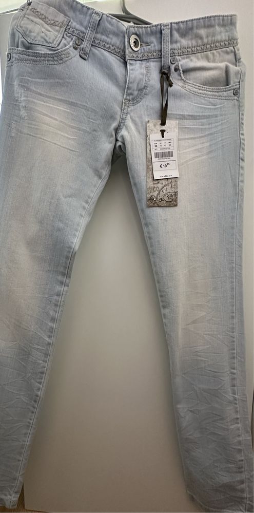 Продам нові  джинси Stradivarius