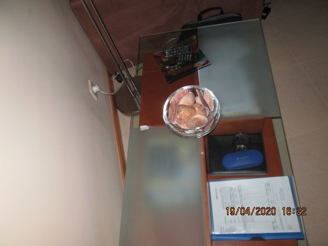 Vendo Mesa de Apoio de sala com o tampo em vidro