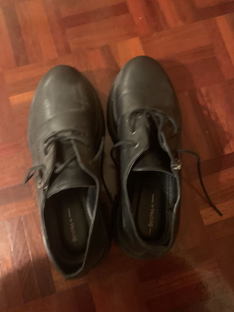 sapatos pretos tamanho 40
