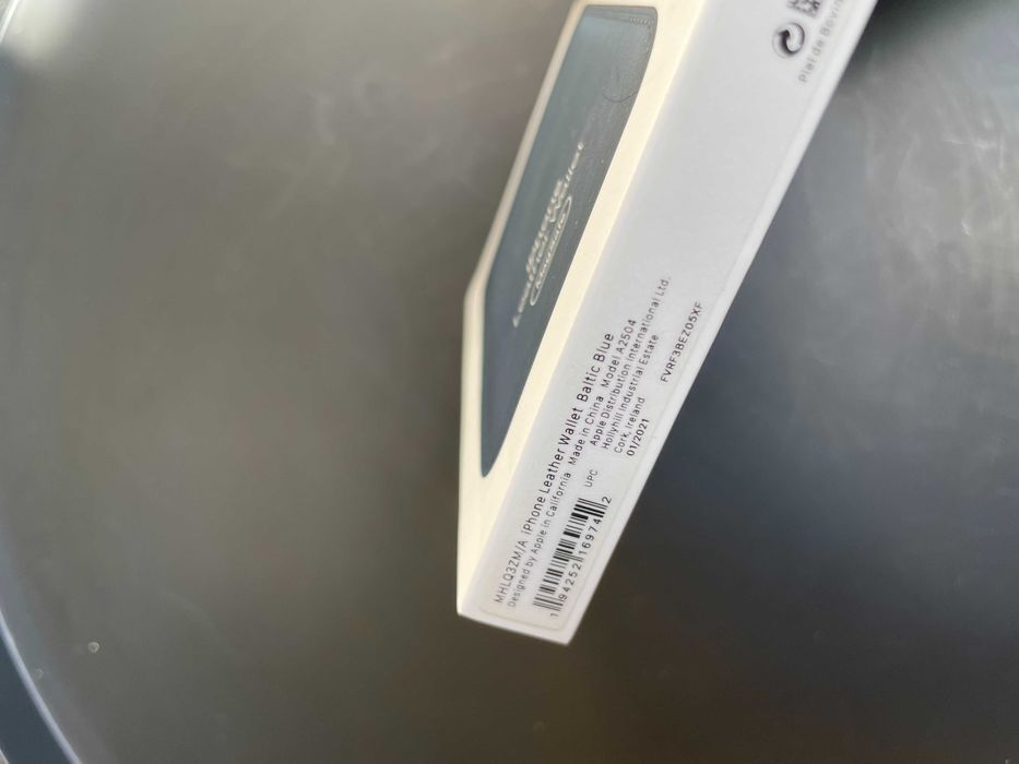 APPLE iPHONE LEATHER WALLET - MAGSAFE