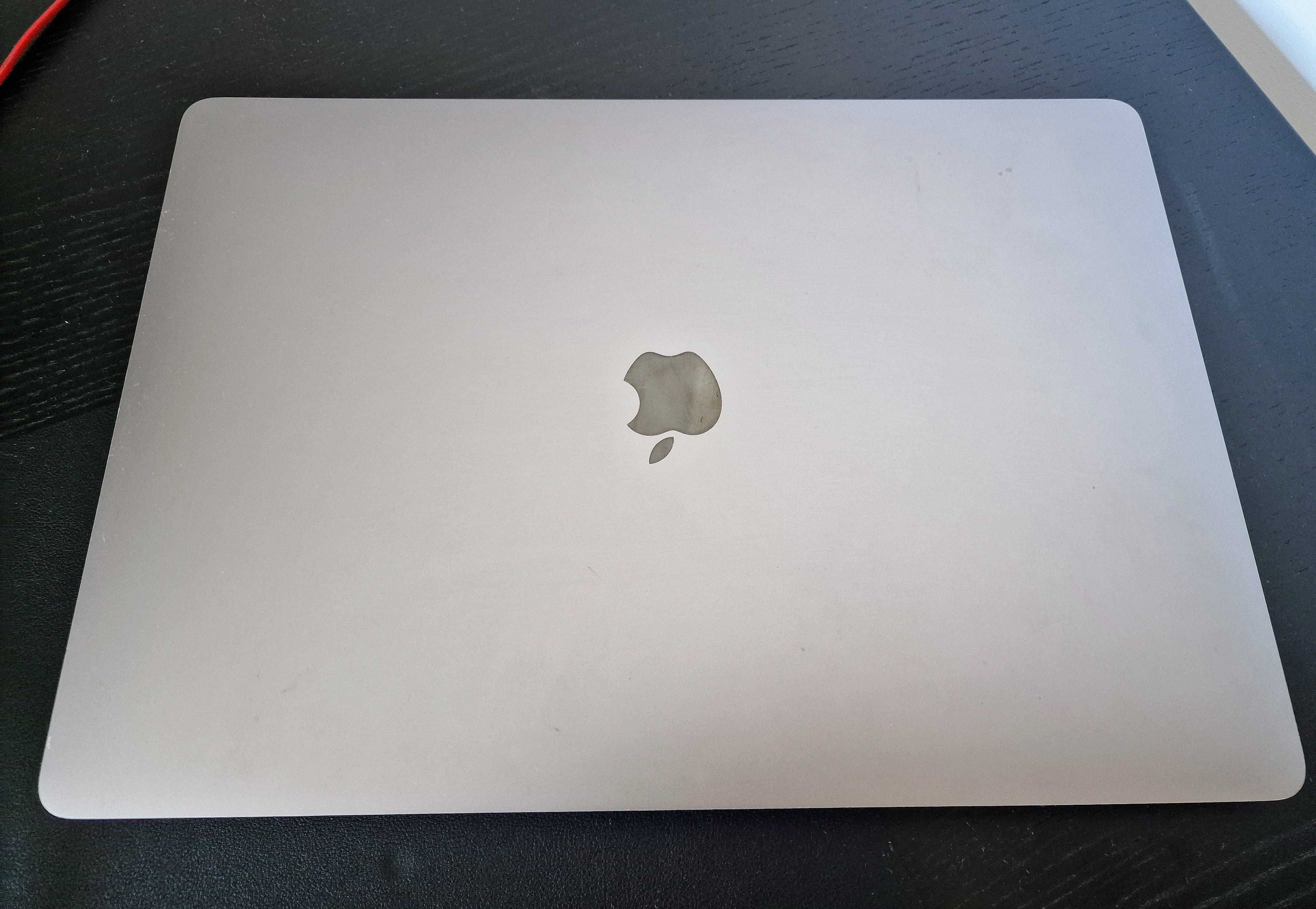 MacBook Pro 15" Touch Bar em Excelente Estado