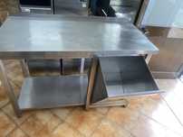Bancada / escaparate com tulha para o Pão