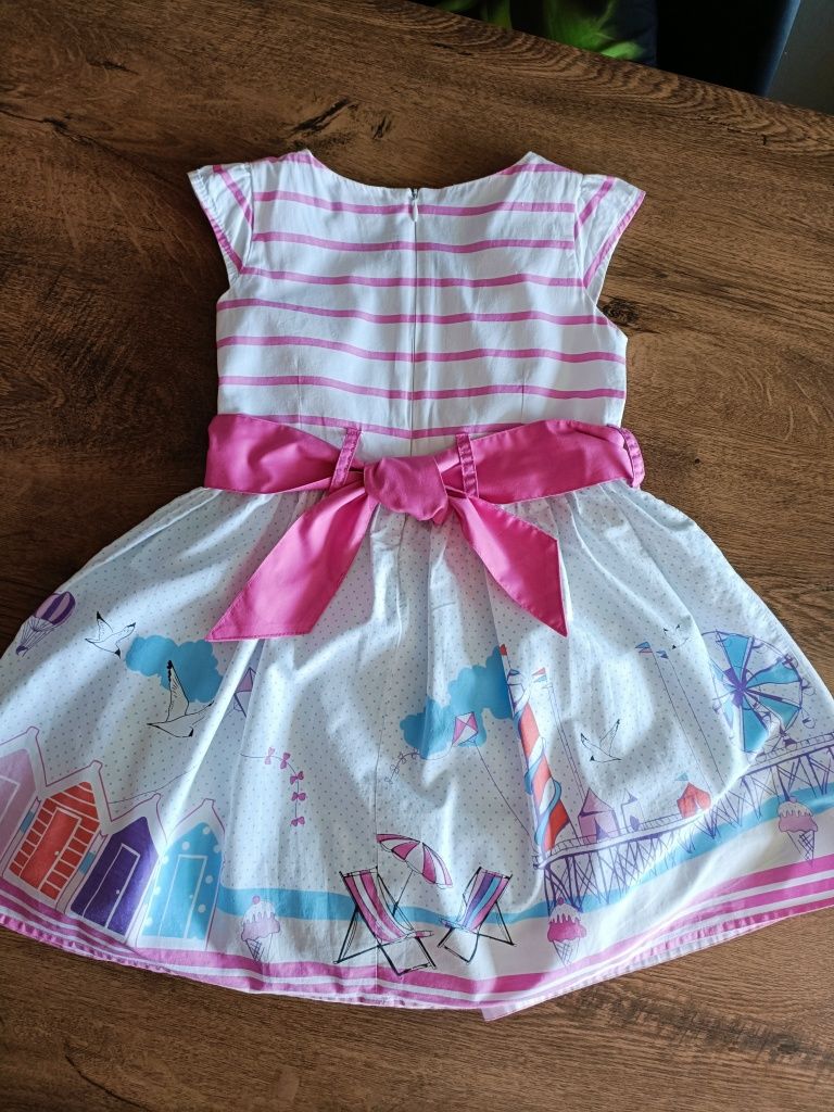 Sukienka dla małej modnisi