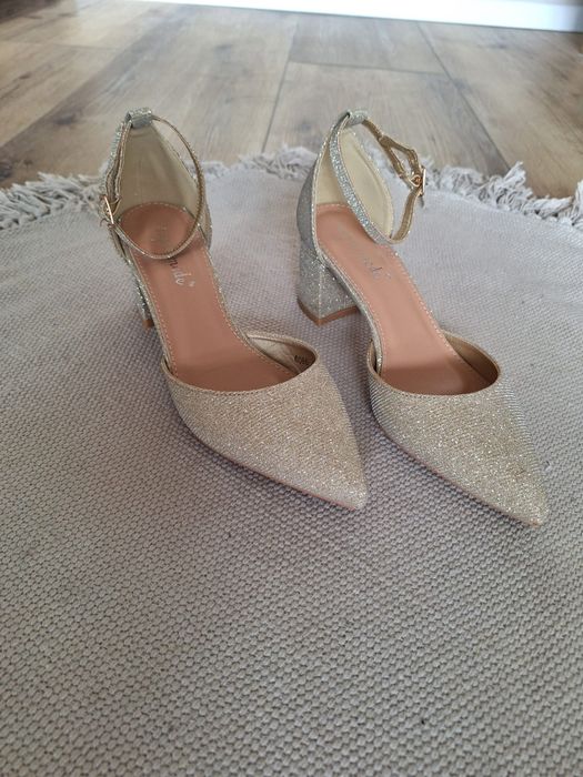 Sandały na słupku RENE 38