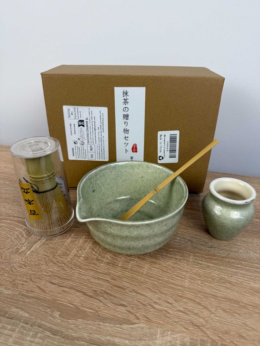 Zestaw do matchy – miska z dziobkiem + chasen + chashaku + podstawka