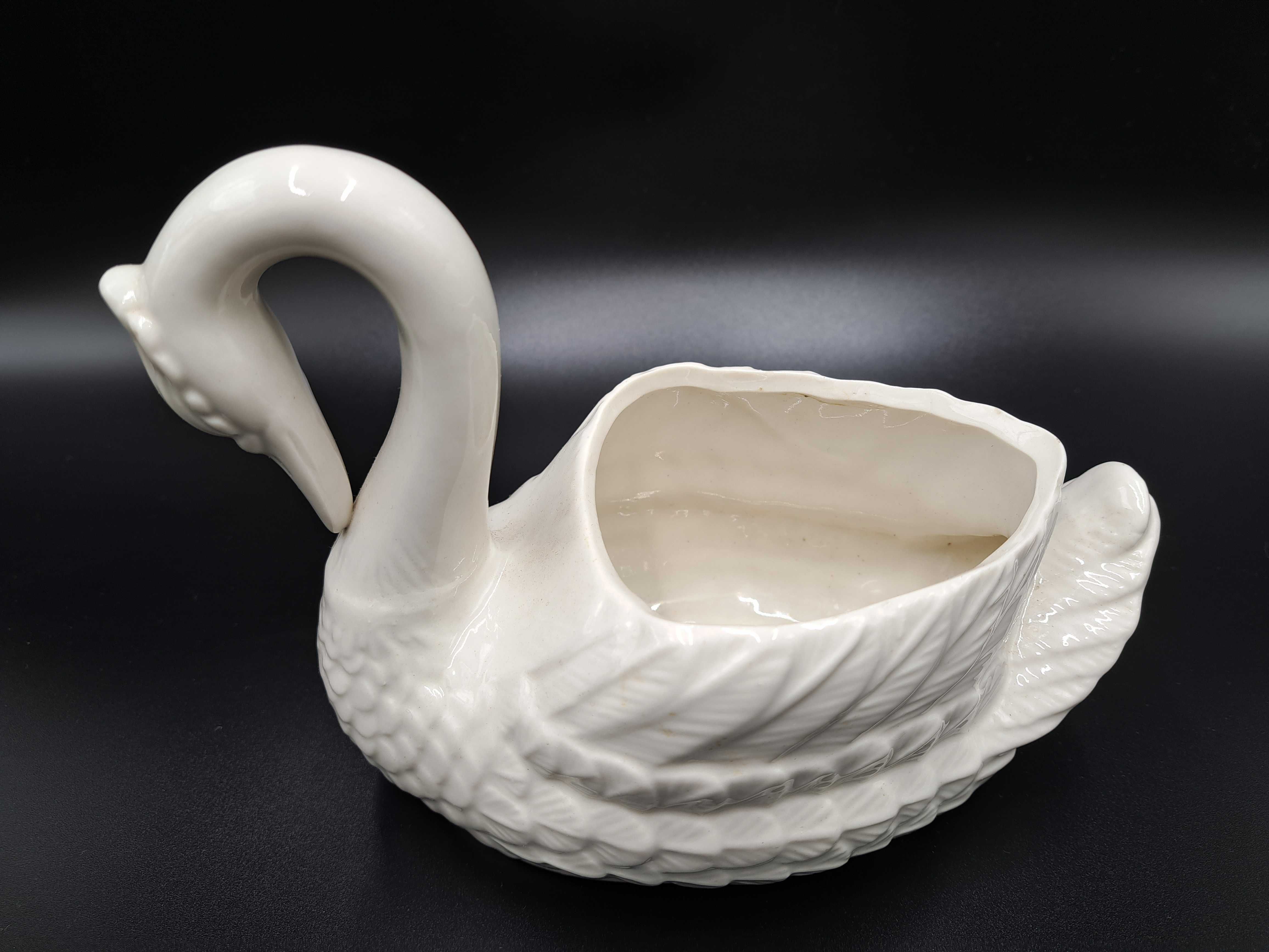 Figurka porcelanowa osłonka doniczka ptak łabędź biały dekoracja