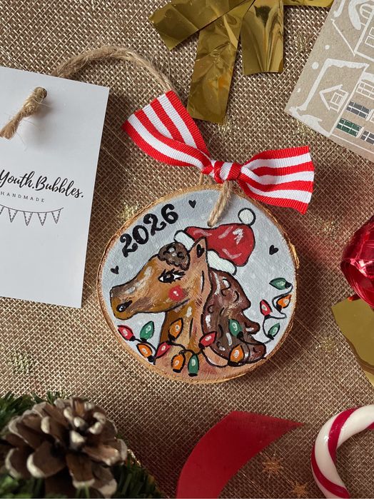 Ялинкова прикраса ручної роботи з символом 2026 року