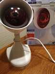 Lampa z promiennikiem podczerwieni