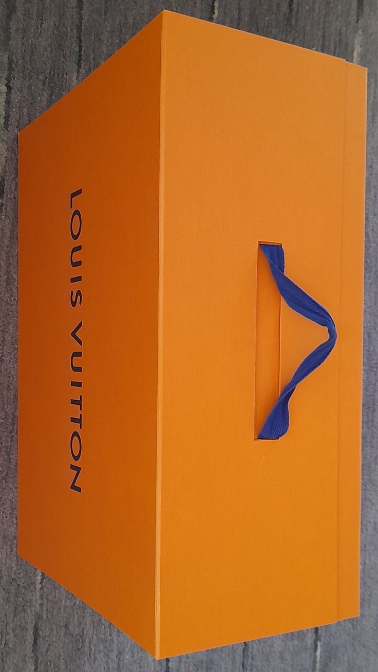 Louis Vuitton . Stylowe i wysokiej jakości. Stam bardzo dobry. Pudełko
