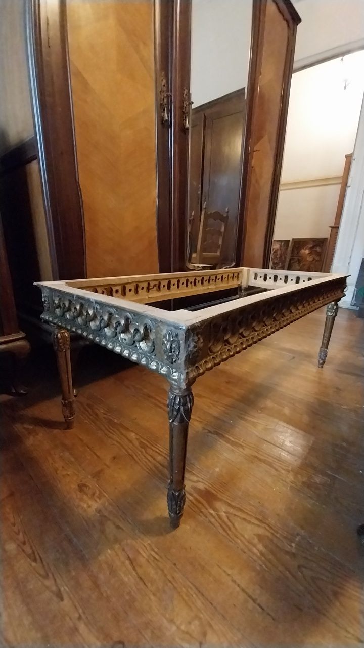 Mesa em talha dourada com tampo de mármore