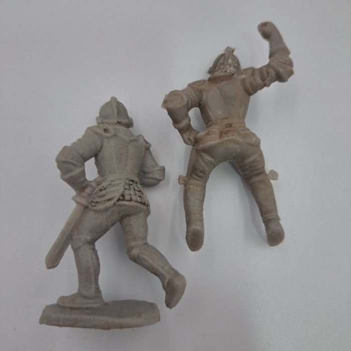 Rycerze żołnierzyki z PRL stare zabawki kioskowe figurki 1