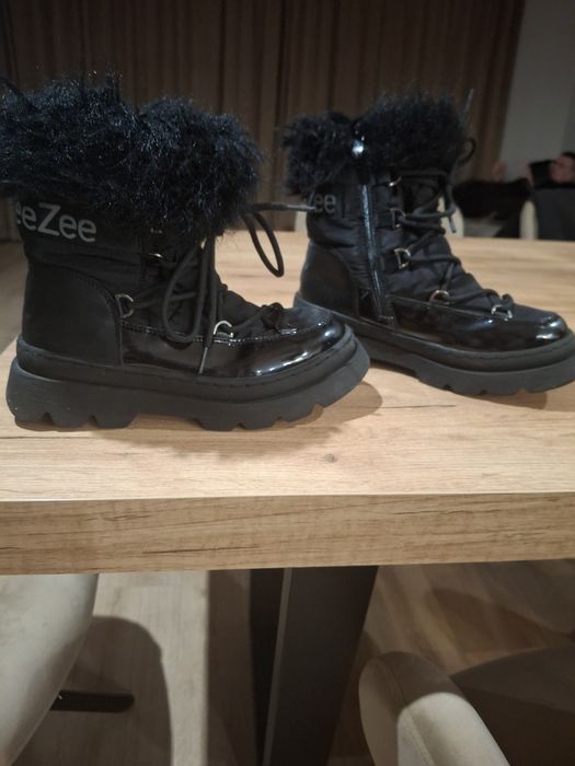 Buty dee zee dla dziewczynki . Rozmiar 35