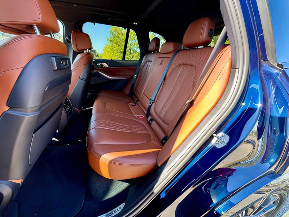 BMW X5 M50i      2021