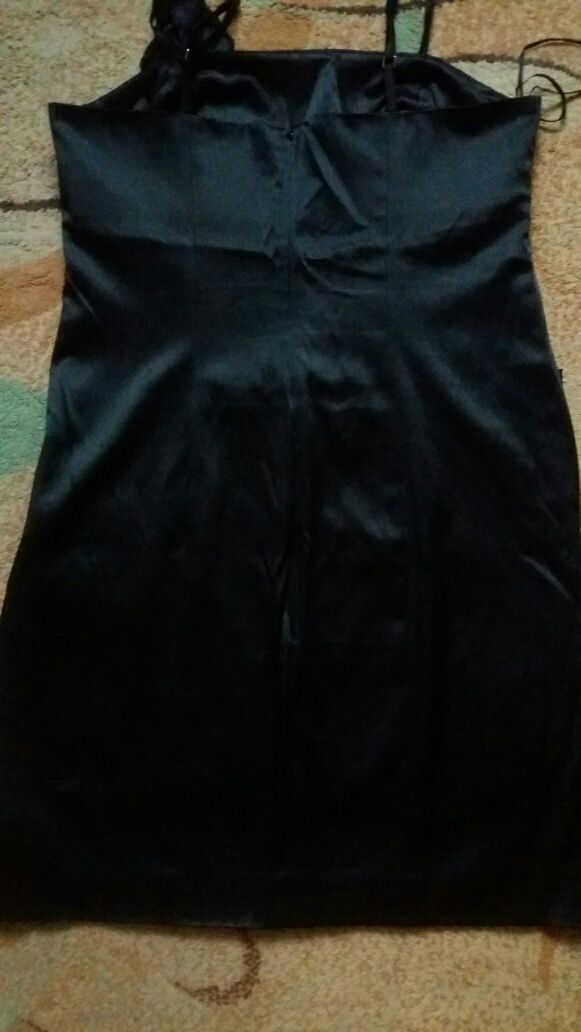 Czarna sukienka z zakładkami
