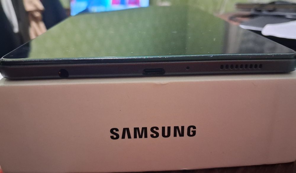 Планшет Samsung Galaxy Tab A7 Lite 
• Дисплей: 8.7" TFT (1340×800)