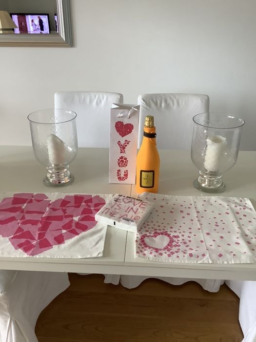 Tema LOVE (4) Individuais/ Caminho de mesa / guardanapos/ embalagens