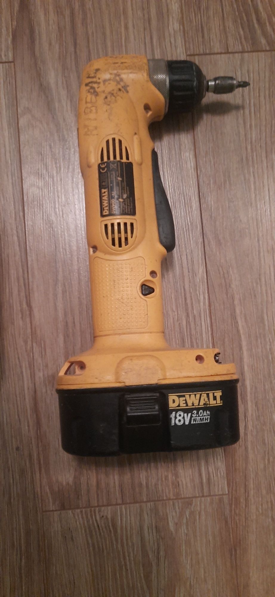 Wiertarko-wkrętarka kątowa DeWalt DW960