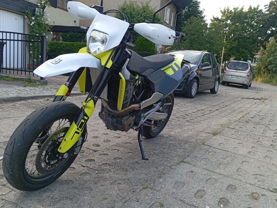 Husqvarna 701 supermoto