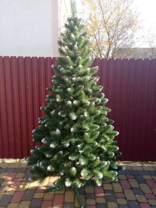 Ялинка штучна Королева Лідія  — з білими кінчиками, як справжня!