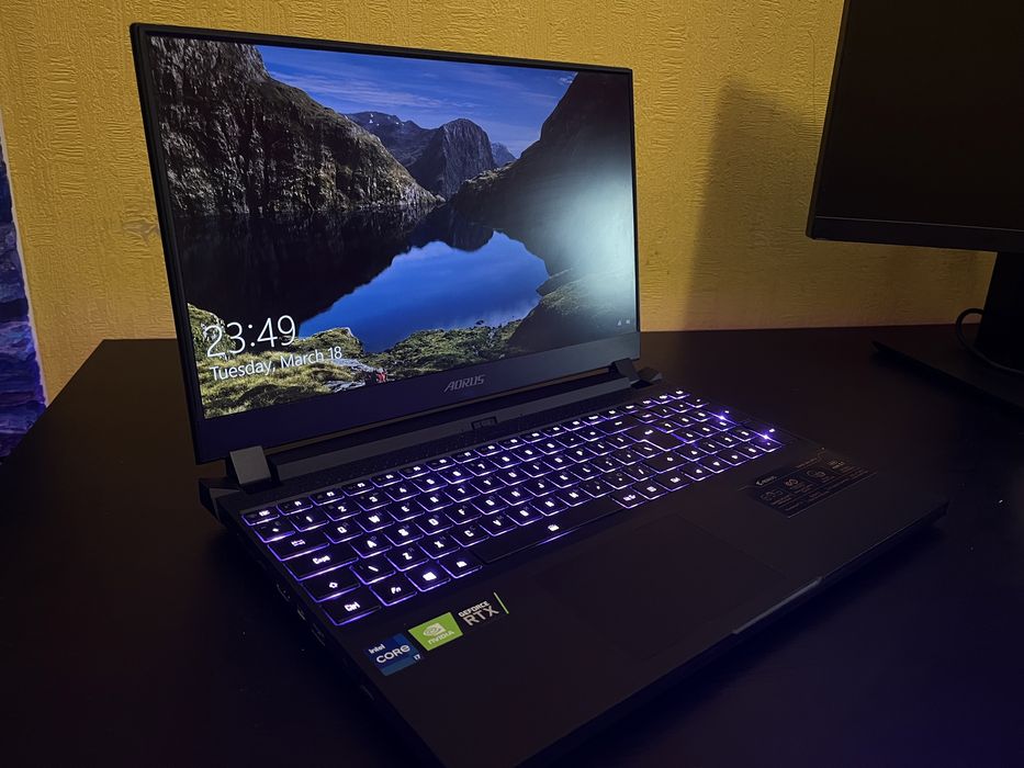 Gigabyte AORUS 15P XD (Intel i7-11800h, RTX 3070, RAM 16Gb, SSD 1 Тб)