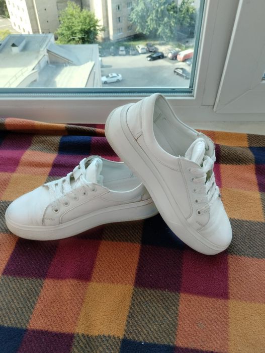 Білі кеди/кросівки