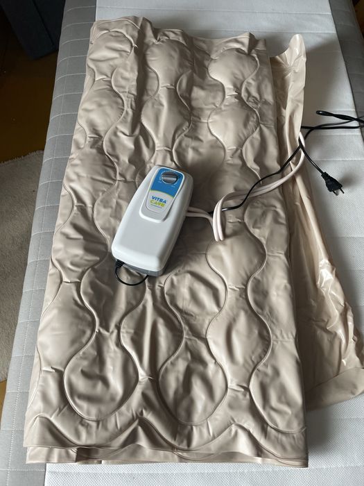 Materac przeciwodleżynowy z pompą Vitea Care SIMPLY BUBBLE VCM202B