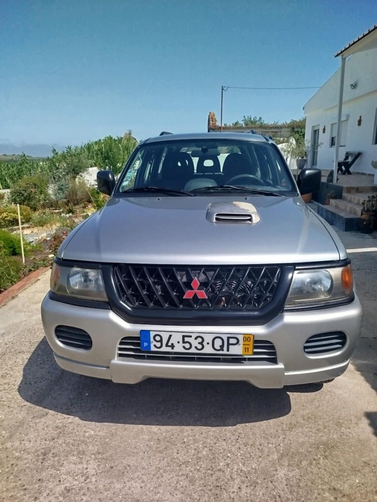 Mitsubishi pagero sport wagon