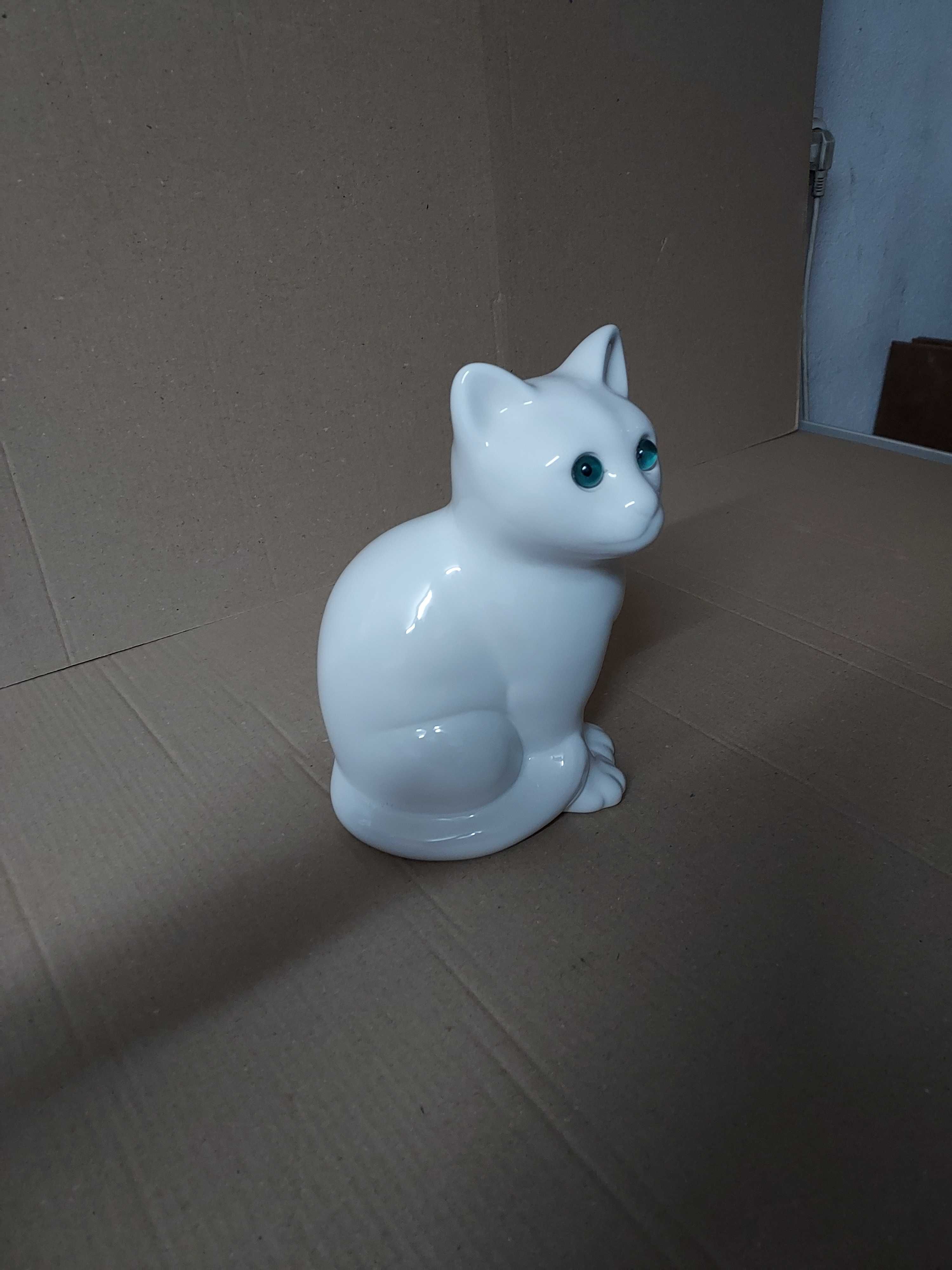 Gato Branco Sentado – Estatueta em Cerâmica Decorativa