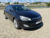 Opel Astra J rok 2012 kombi zarejestrowana