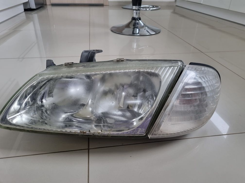 Nissan Almera n16 przed liftem reflektor lampa tył