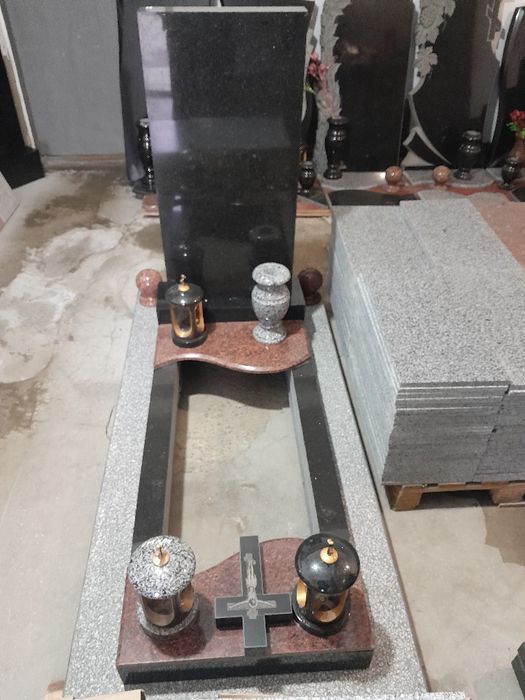 Пам'ятники та все до Пам'ятників